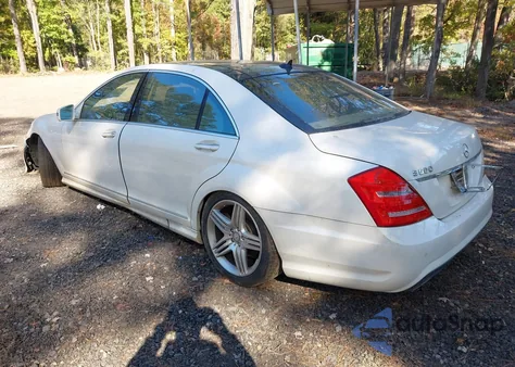 2013 Mercedes-Benz S 550 z USA, uszkodzony, nr VIN WDDNG7DB9DA525974